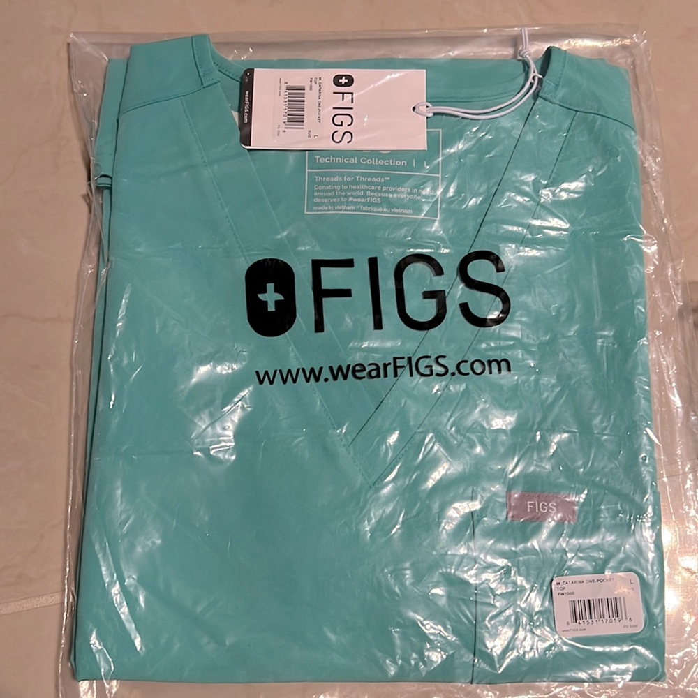 COPY - Brand new surgical green Figs size M scrubs (Top + Pants)